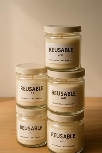 Yığılmış yenidən istifadə oluna bilən şam qabları və kraft qutular